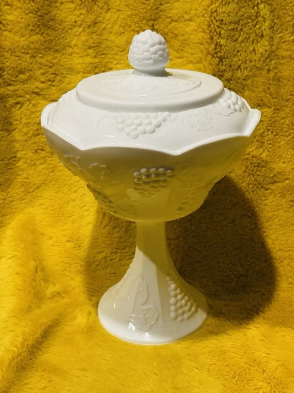 Vtg Indiana Milk Glass Colony Harvest Grapes Compote Footed Pedestal Bowl w Lid
